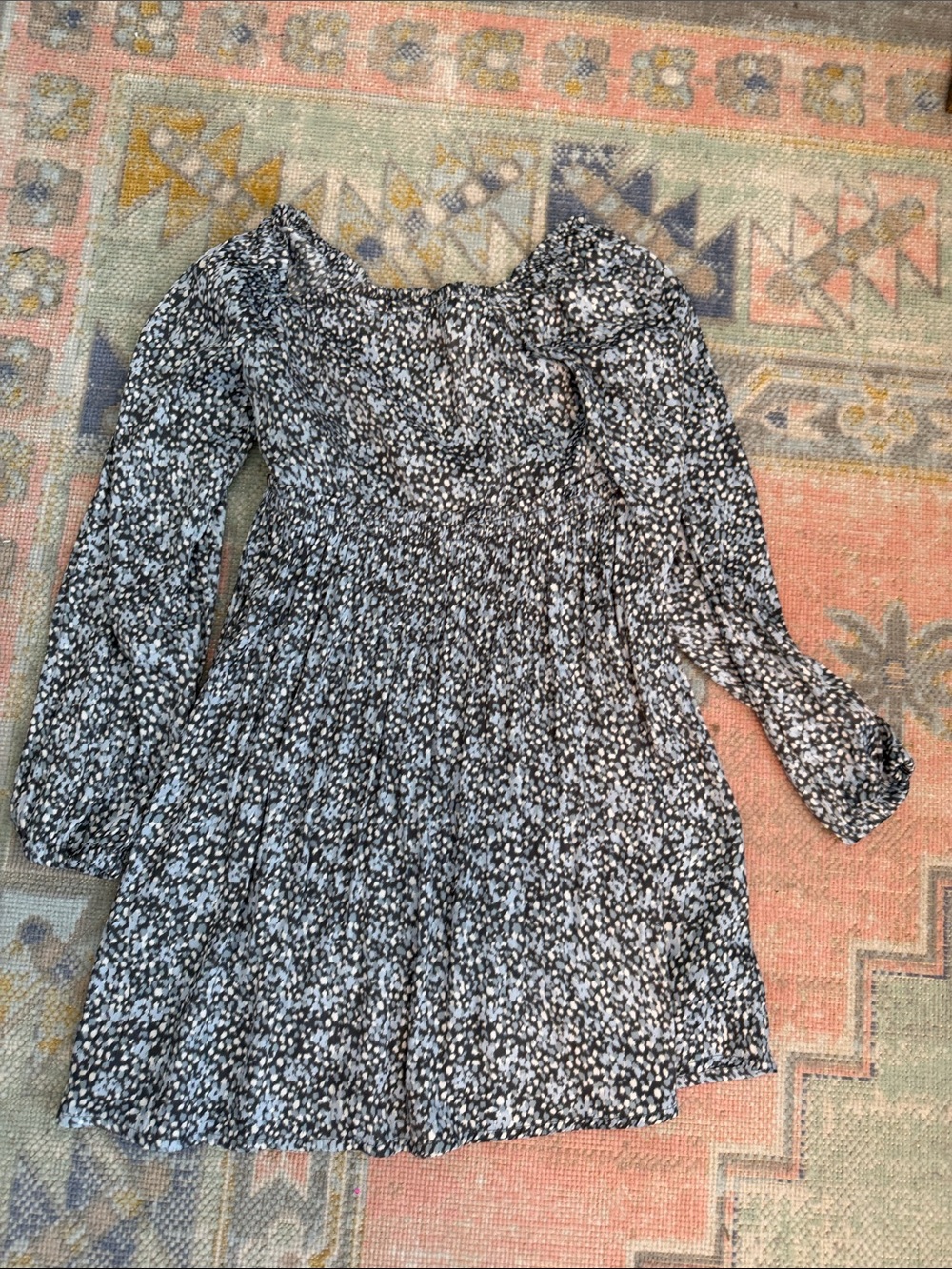 GAP Black and White Floral Long-Sleeve Smocked Dress (8)